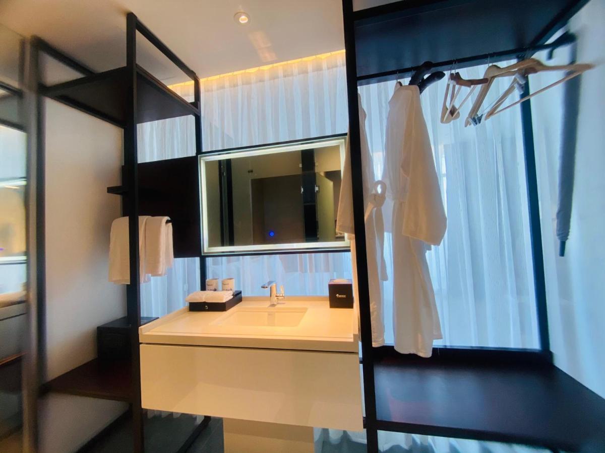 Newcc Hotel And Serviced Apartment 꽝응아이 외부 사진