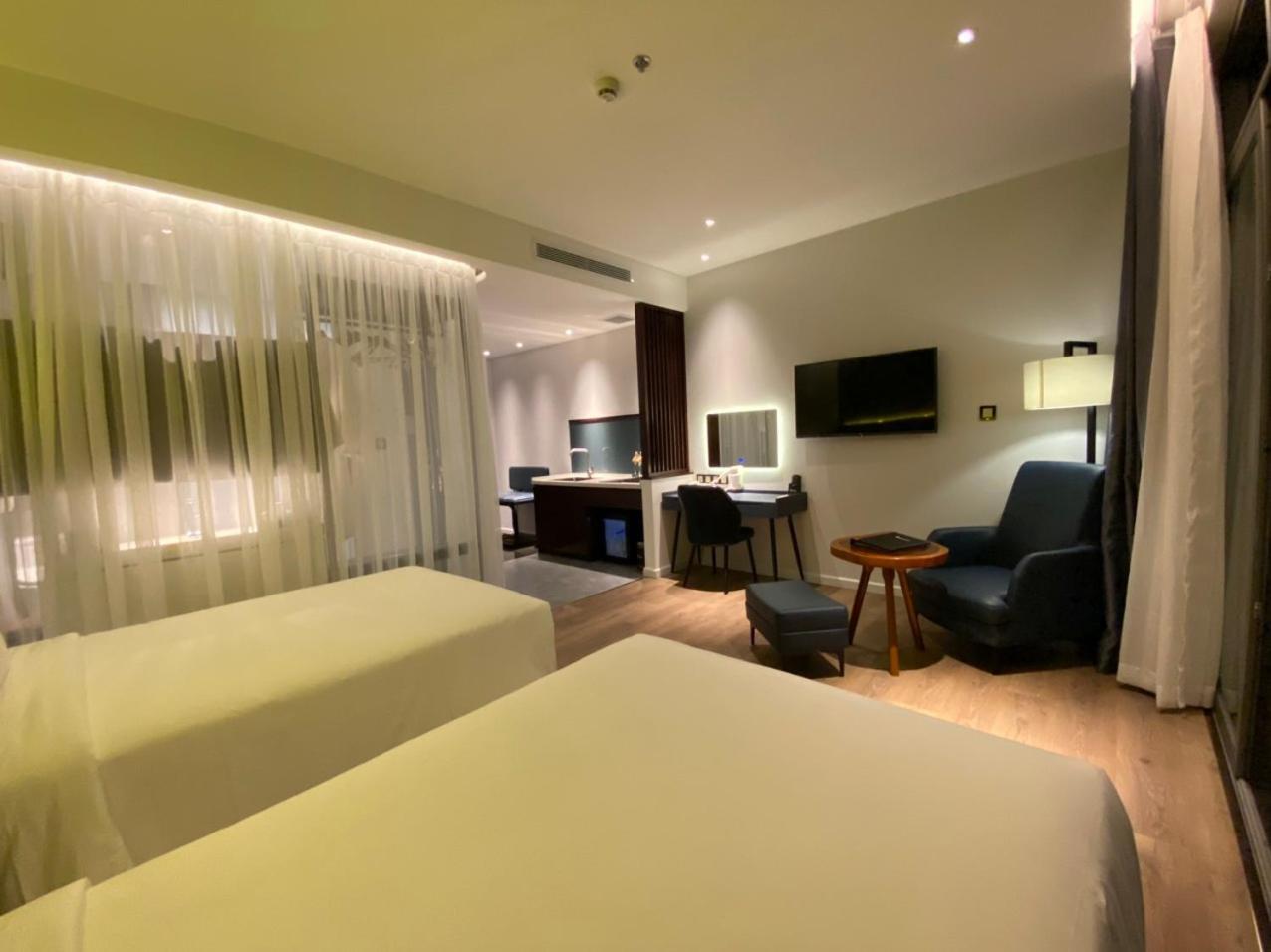 Newcc Hotel And Serviced Apartment 꽝응아이 외부 사진