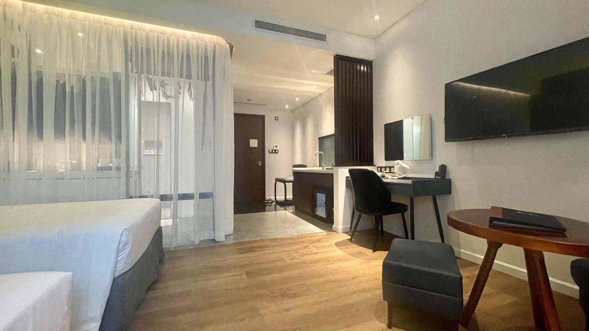 Newcc Hotel And Serviced Apartment 꽝응아이 외부 사진