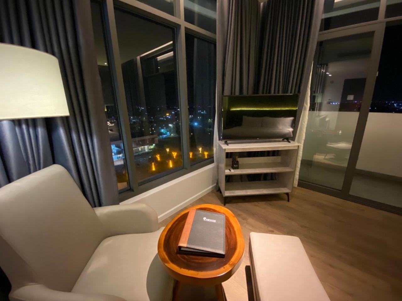 Newcc Hotel And Serviced Apartment 꽝응아이 외부 사진